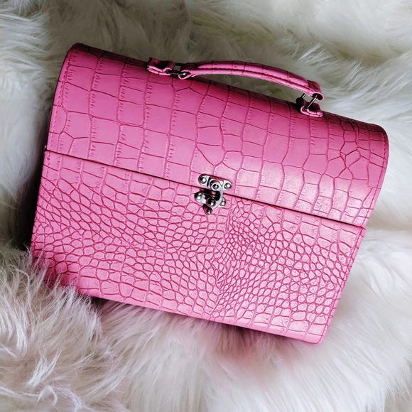 Handbags - Nwot Cosmetic Train Case